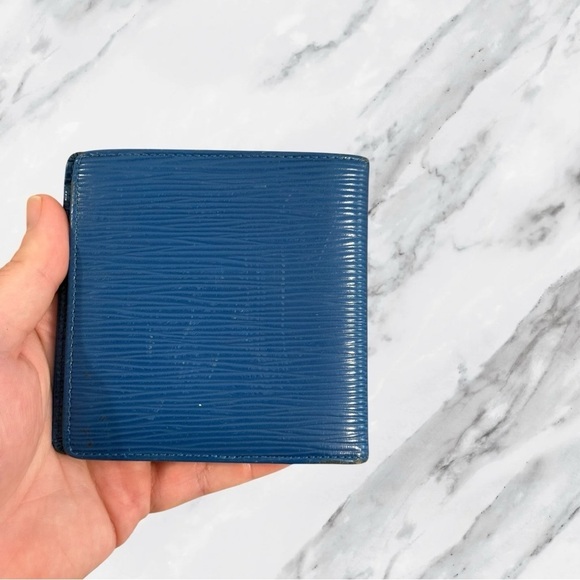 Louis Vuitton Authentic Blue Epi Leather Compact Wallet - Picture 4 of 15